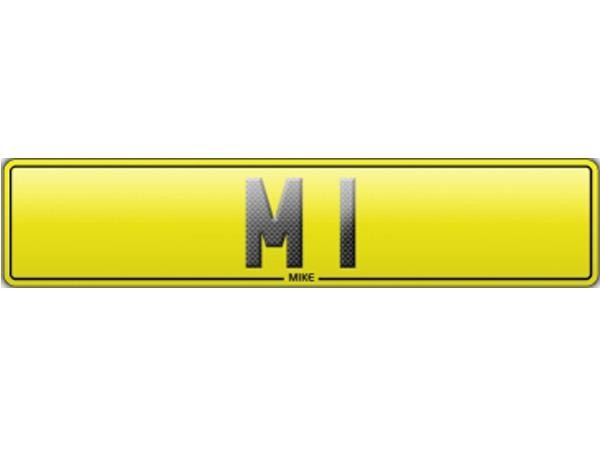 8. Biển M 1 M 1 được đăng ký tại Anh, có giá 514.000 USD, thuộc về Mike McCoomb. Nó đã lập kỷ lục là biển số đắt nhất nước Anh tại thời điểm năm 2006. Mike McCoomb mua nó làm quà cho sinh nhật con trai mình, mặc dù ít nhất phải tới năm 2009 cậu bé mới có thể sử dụng được.
